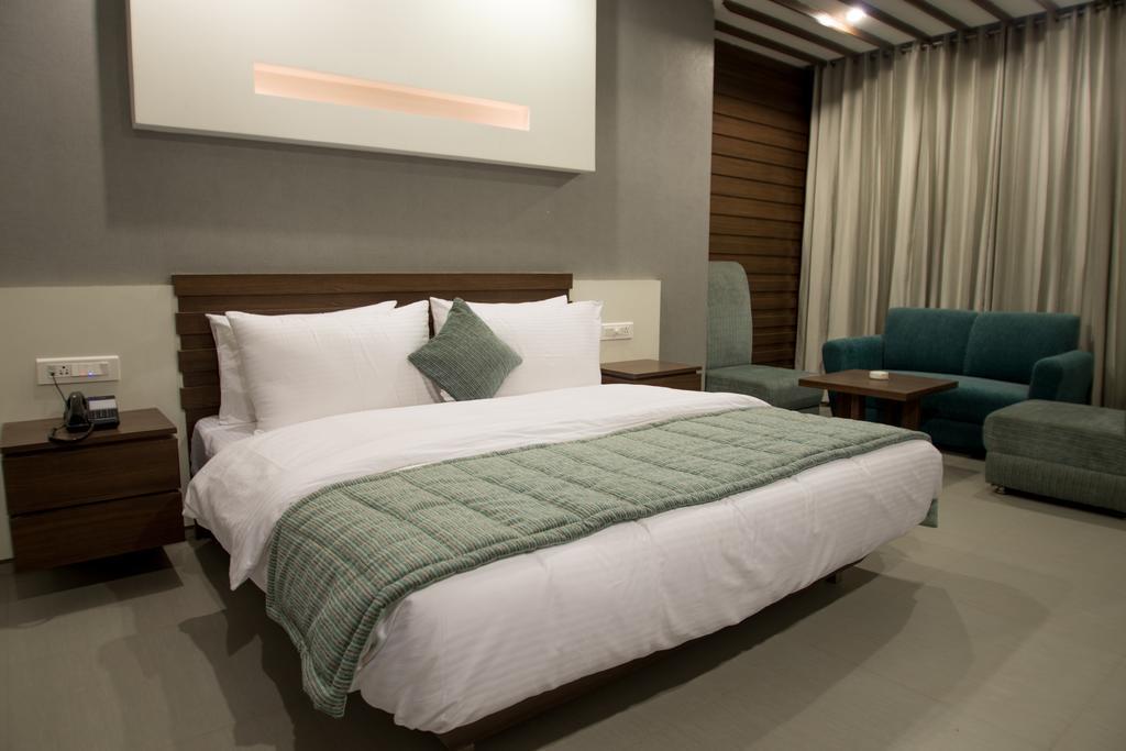 Hotel Narula'S Aurrum Амритсар Екстериор снимка