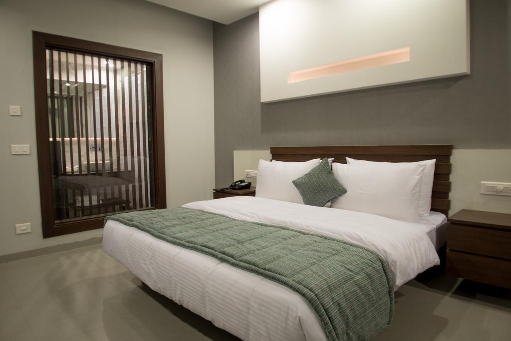 Hotel Narula'S Aurrum Амритсар Екстериор снимка