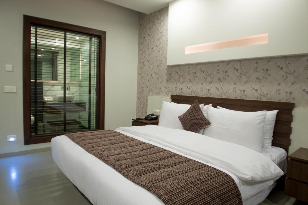 Hotel Narula'S Aurrum Амритсар Екстериор снимка