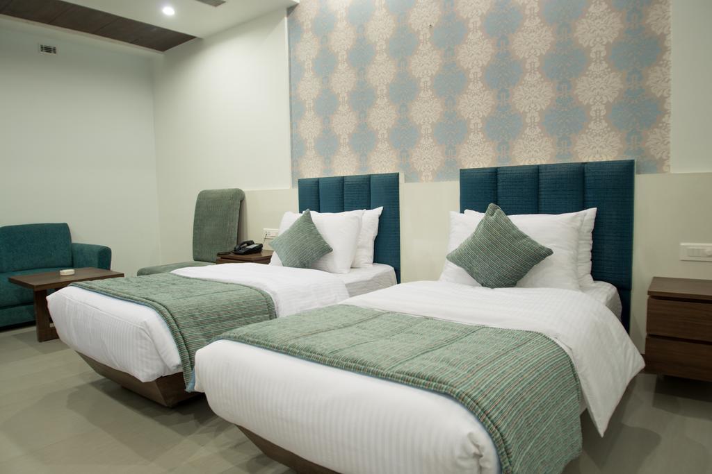 Hotel Narula'S Aurrum Амритсар Екстериор снимка