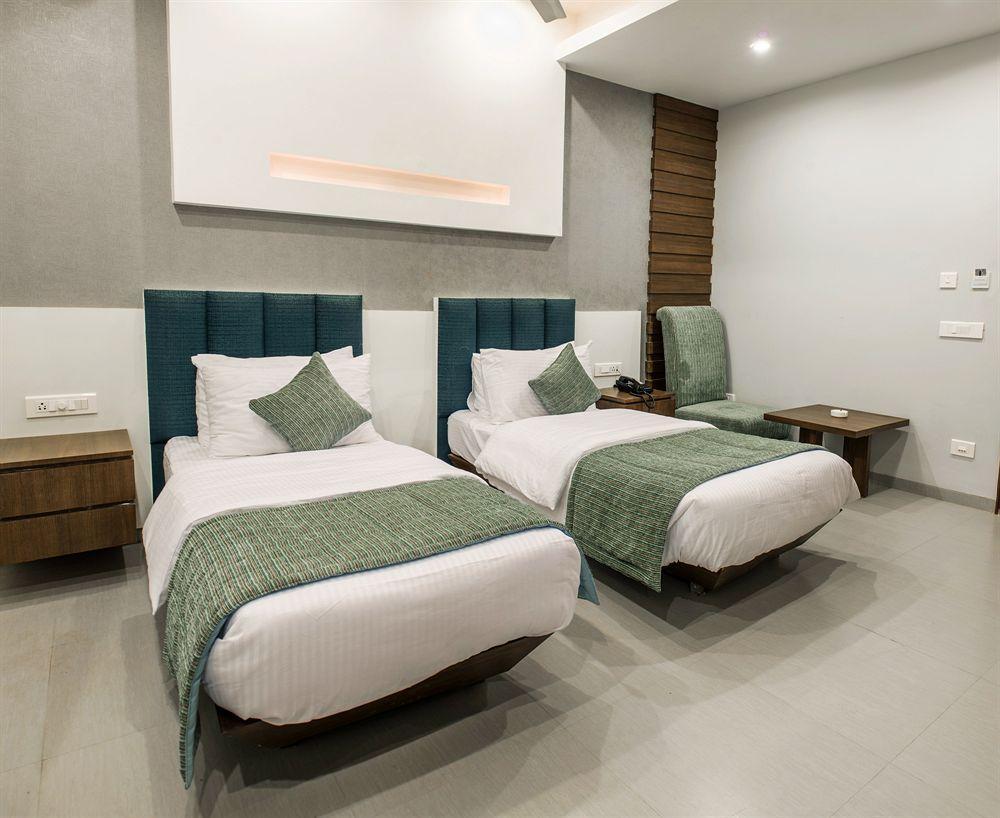 Hotel Narula'S Aurrum Амритсар Екстериор снимка
