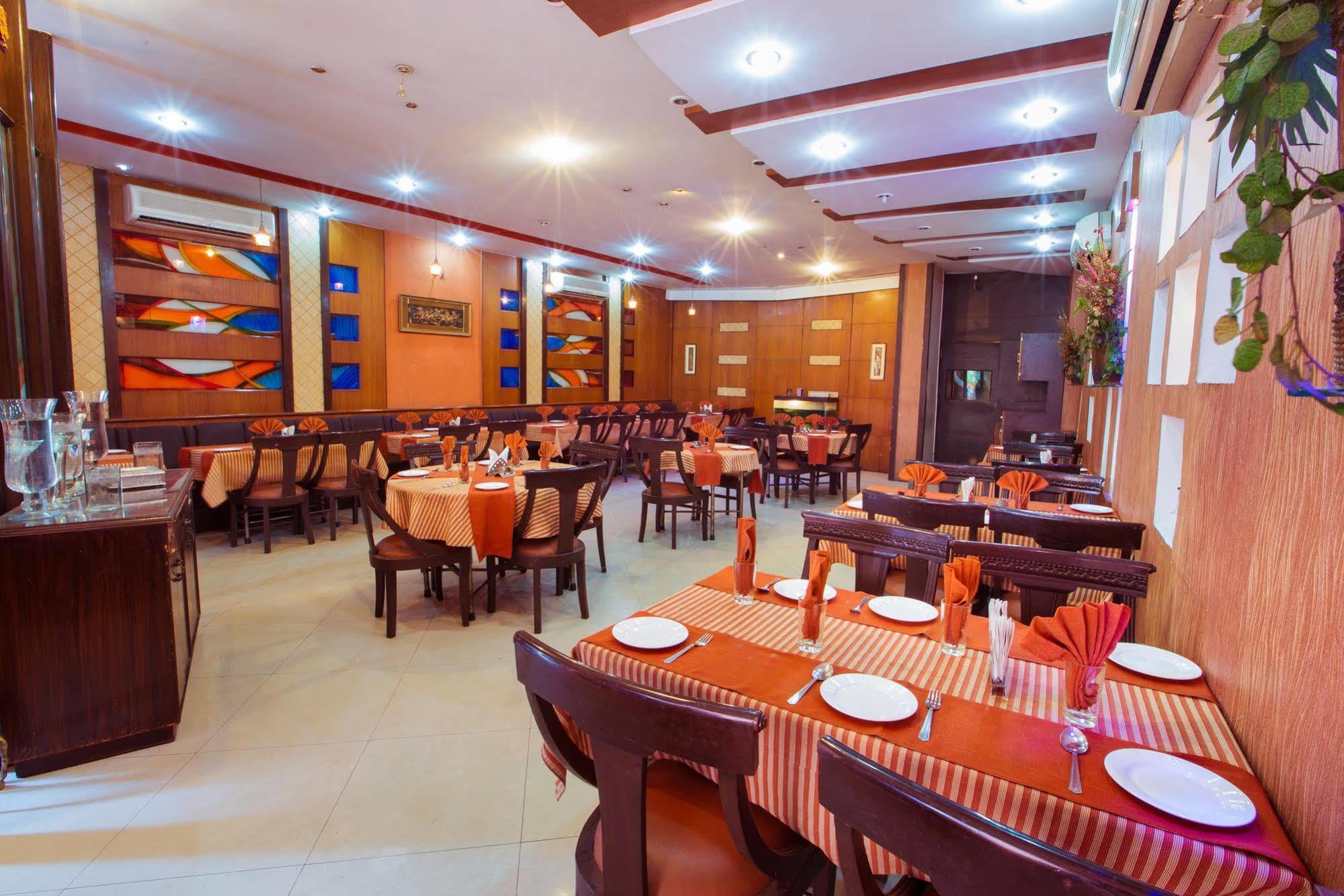 Hotel Narula'S Aurrum Амритсар Екстериор снимка