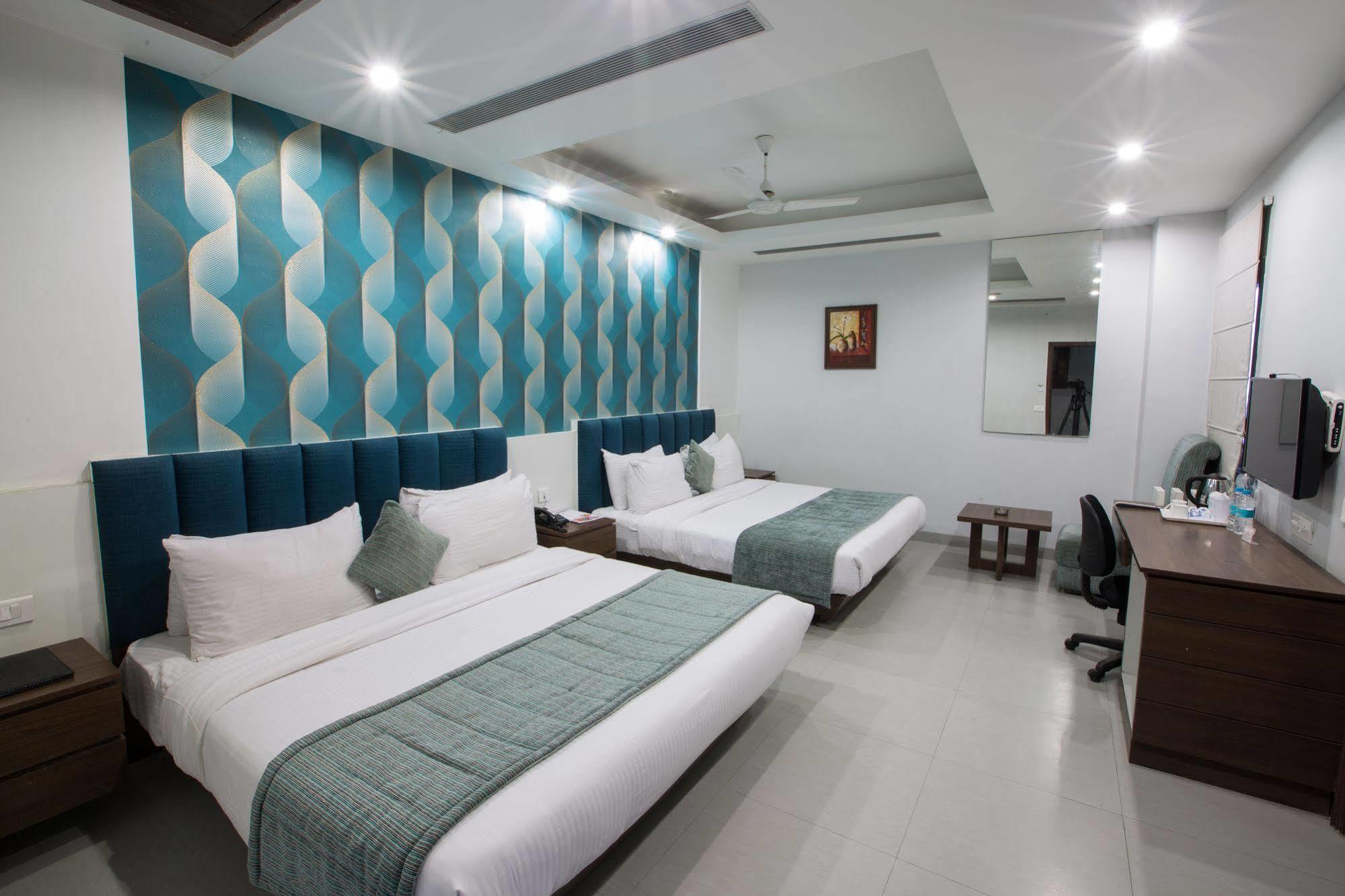 Hotel Narula'S Aurrum Амритсар Екстериор снимка