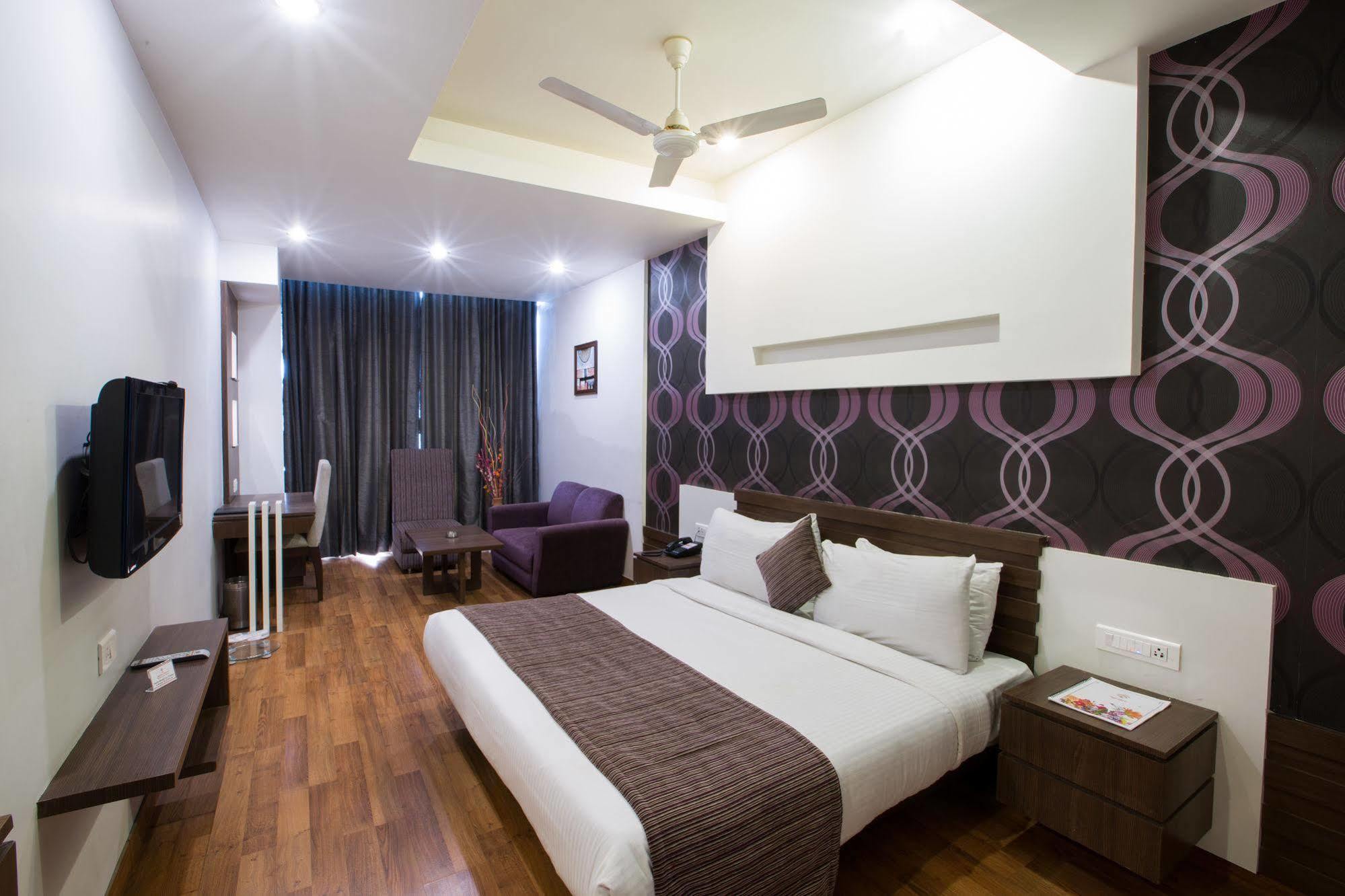 Hotel Narula'S Aurrum Амритсар Екстериор снимка