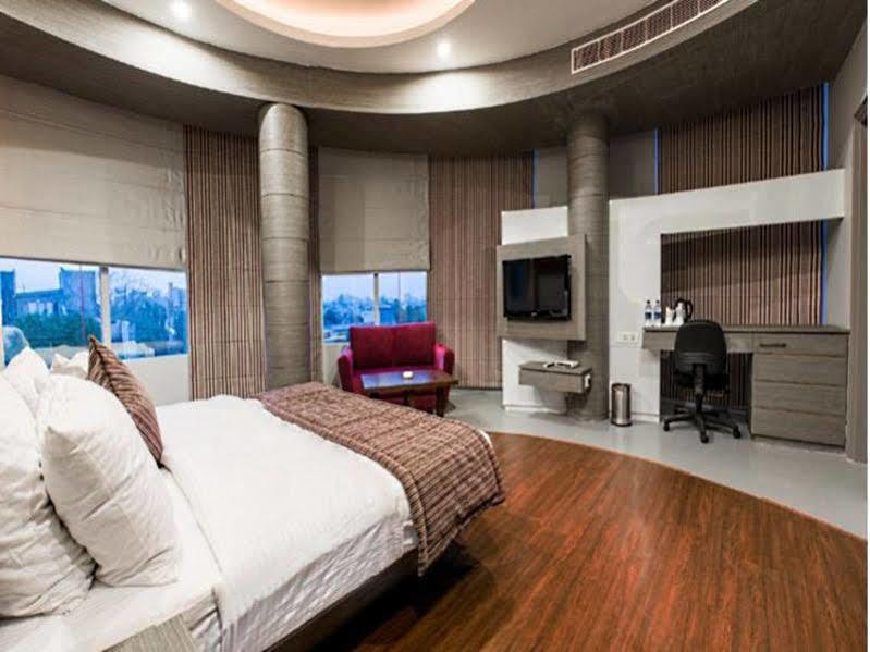 Hotel Narula'S Aurrum Амритсар Екстериор снимка