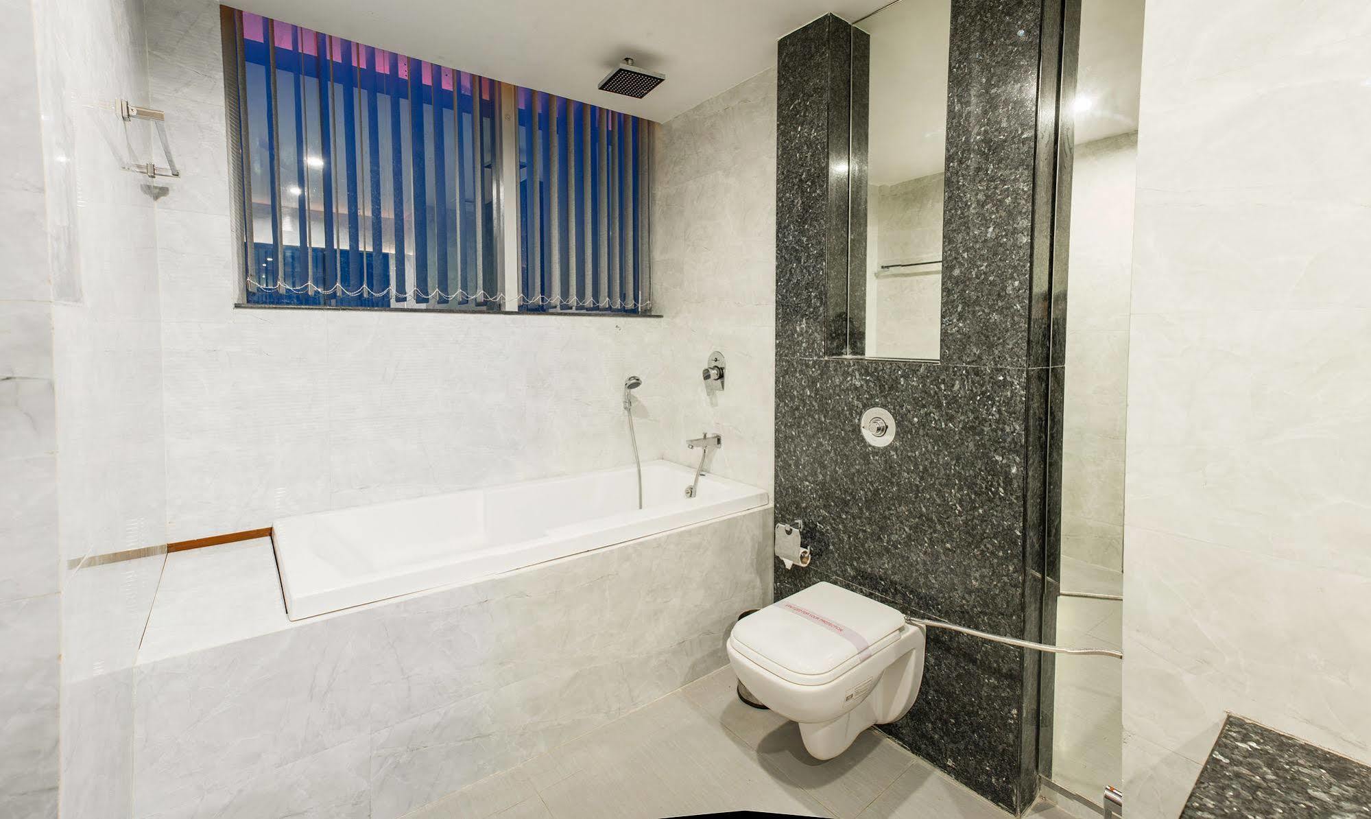 Hotel Narula'S Aurrum Амритсар Екстериор снимка