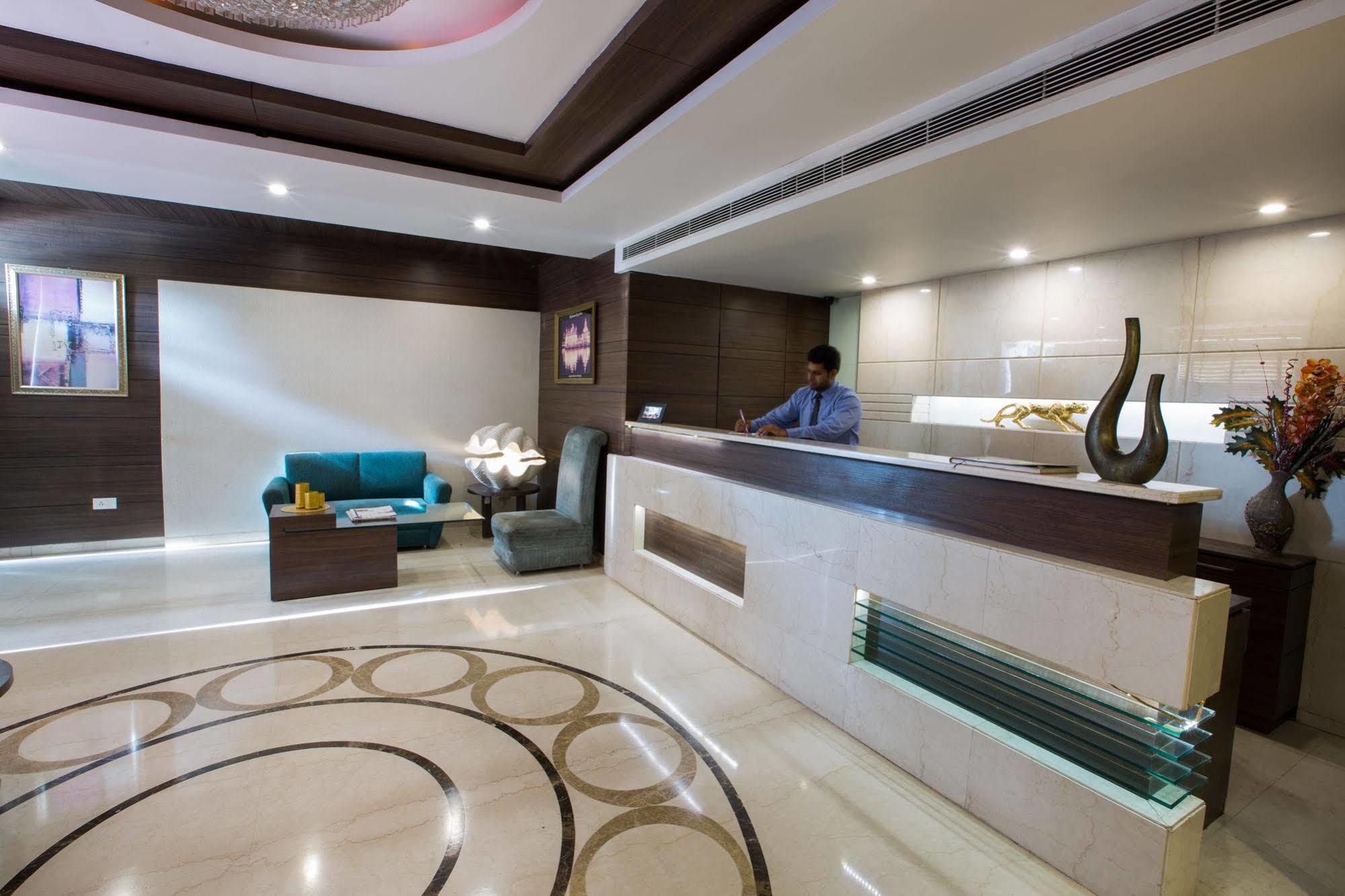 Hotel Narula'S Aurrum Амритсар Екстериор снимка
