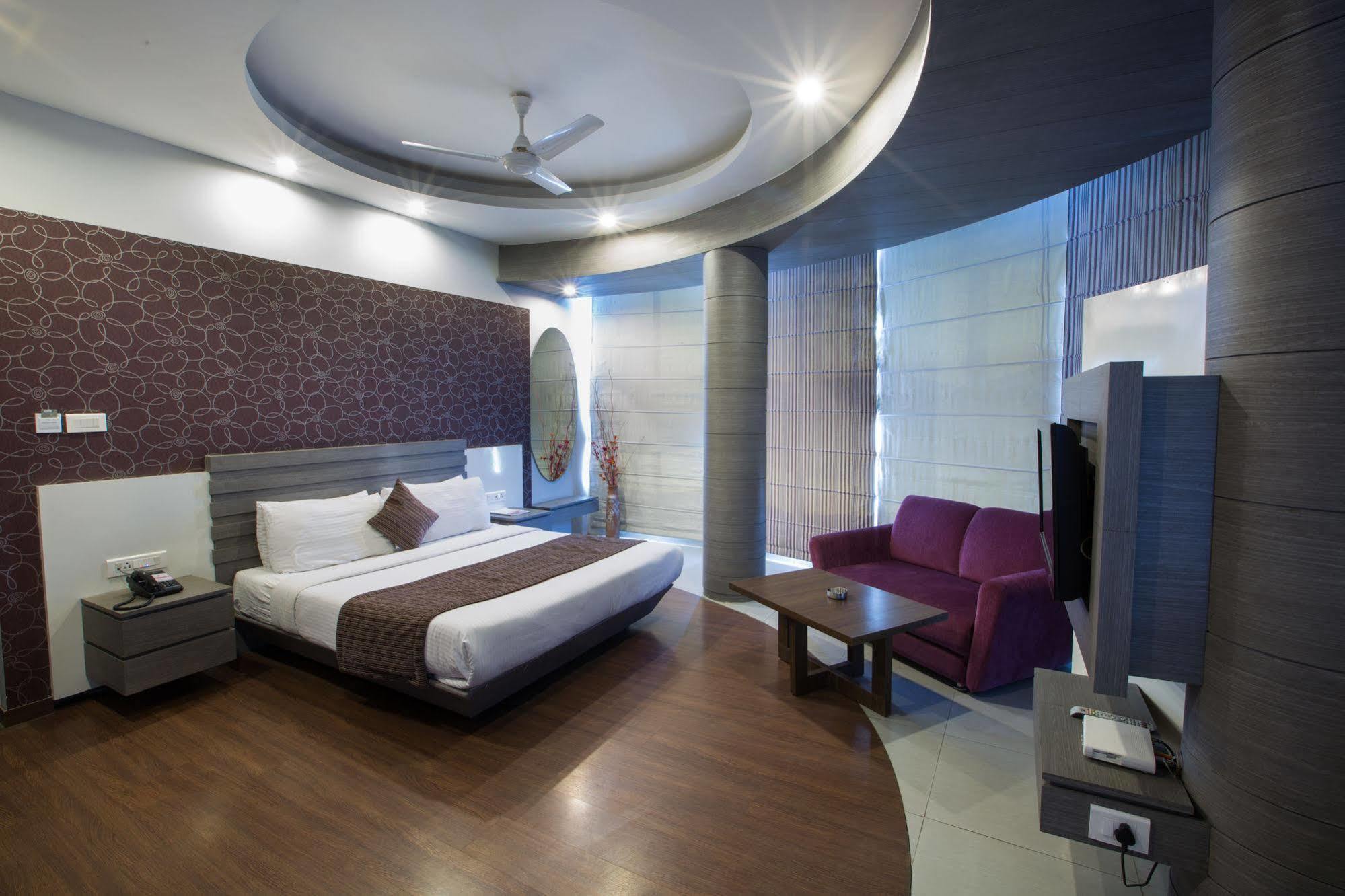 Hotel Narula'S Aurrum Амритсар Екстериор снимка
