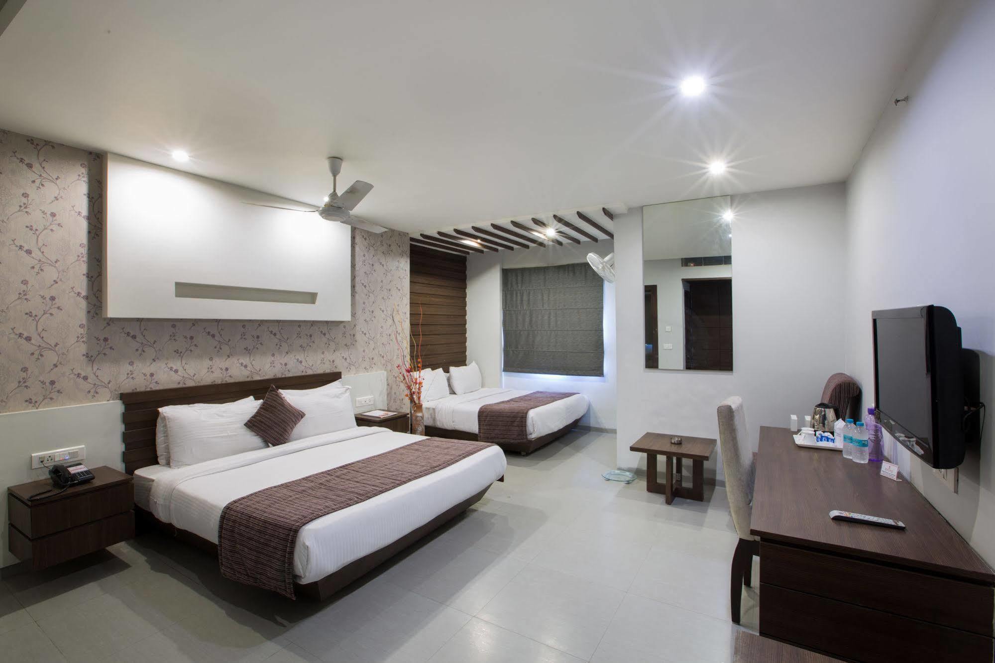 Hotel Narula'S Aurrum Амритсар Екстериор снимка