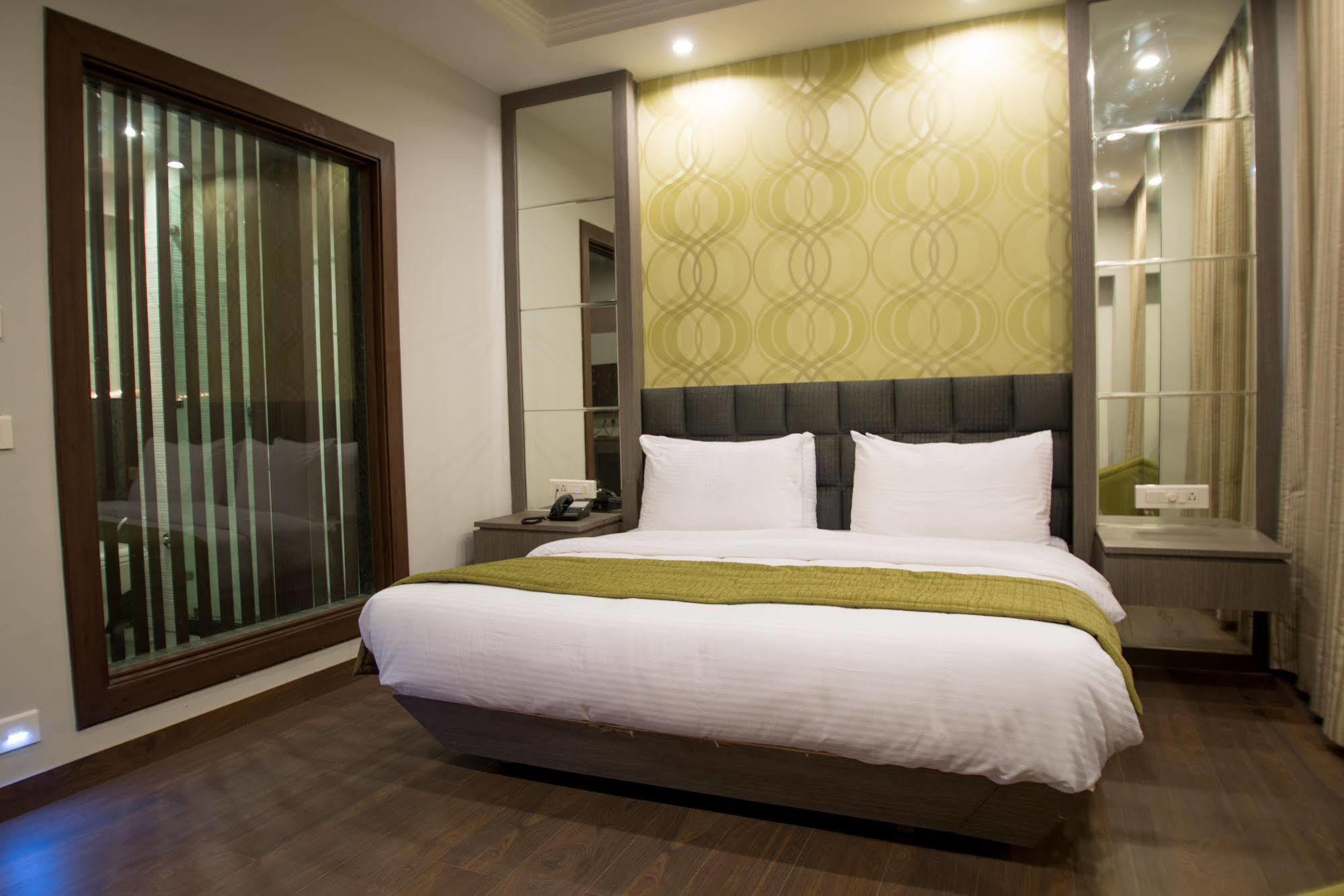 Hotel Narula'S Aurrum Амритсар Екстериор снимка
