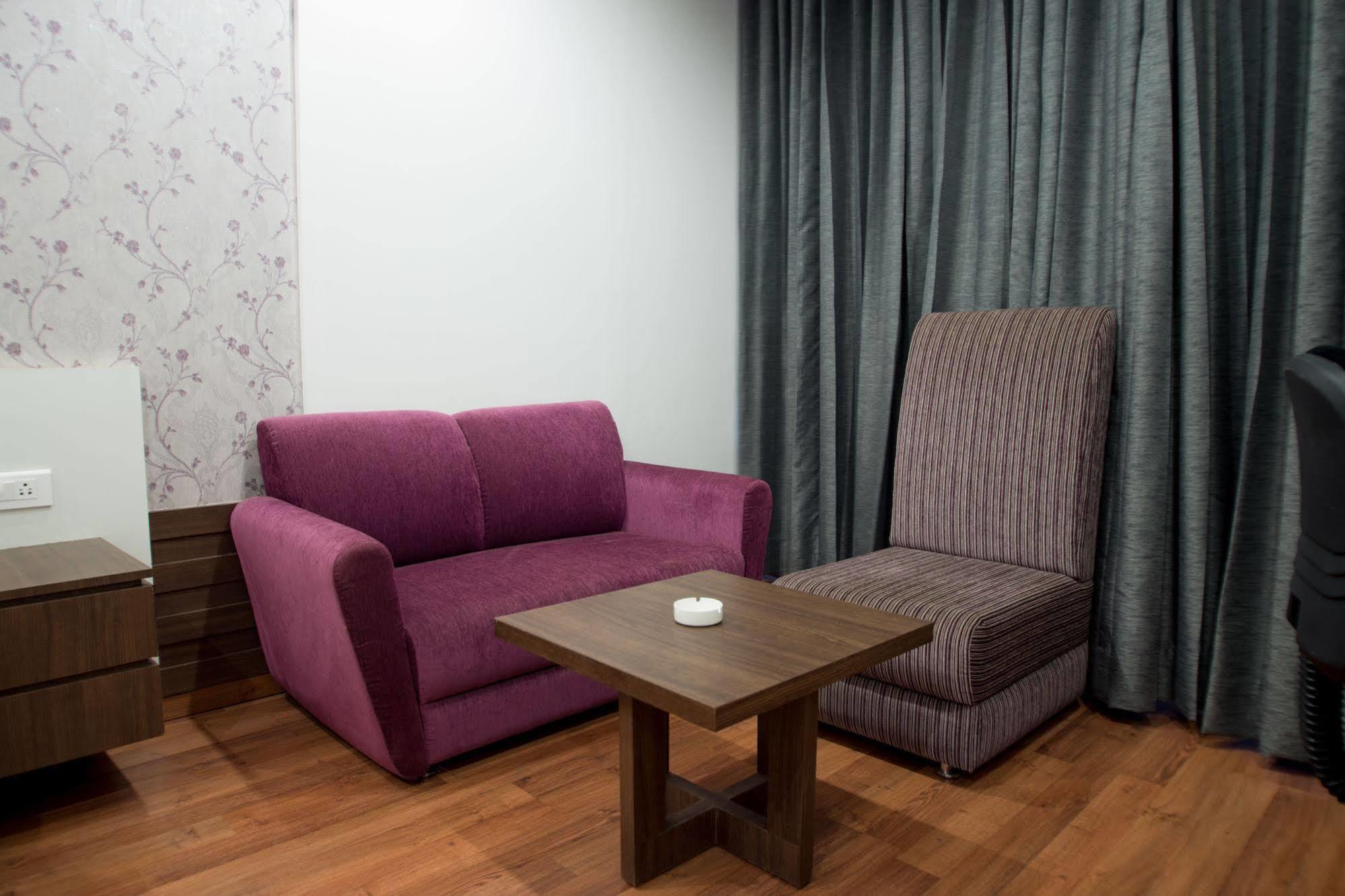 Hotel Narula'S Aurrum Амритсар Екстериор снимка